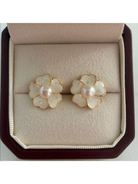 Elegant White and Gold Flower Earrings